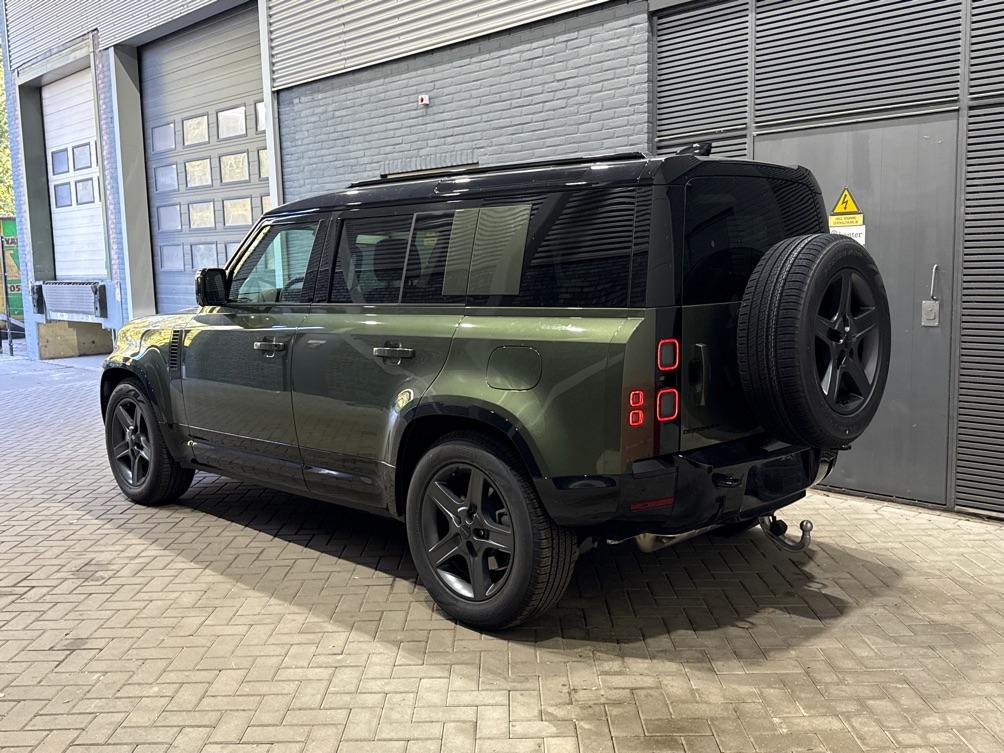 Land Rover Defender 2.0 P300e 110 X-Dynamic SE | FACELIFT | Luchtvering | ClearSight | Black Pack | Panoramadak | Trekhaak | 360° Camera | Koelbox | ACC