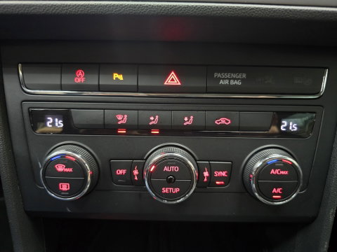 SEAT Leon ST 1.0 EcoTSI Style Business Intense Navi FullLed Keyless Trekhaak LM