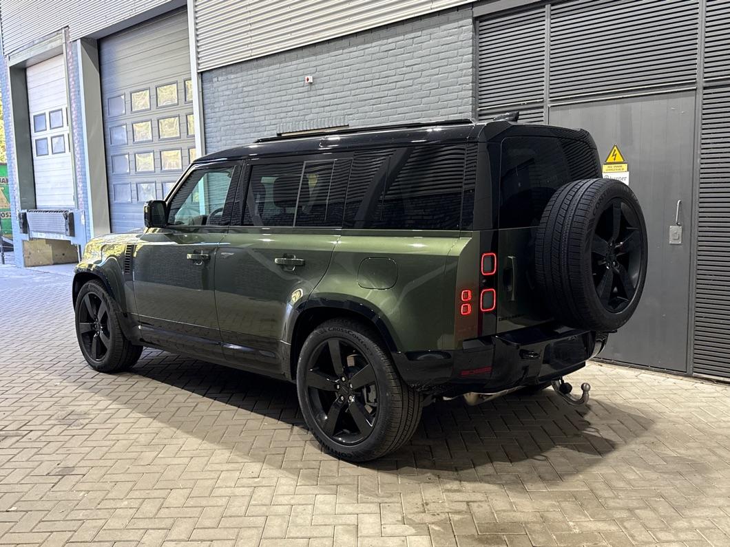Land Rover Defender 2.0 P300e 110 X-Dynamic HSE | 6-Persoons | Meridian Surround | ClearSight | Head-Up | Massage+Ventilatie | 22 Inch