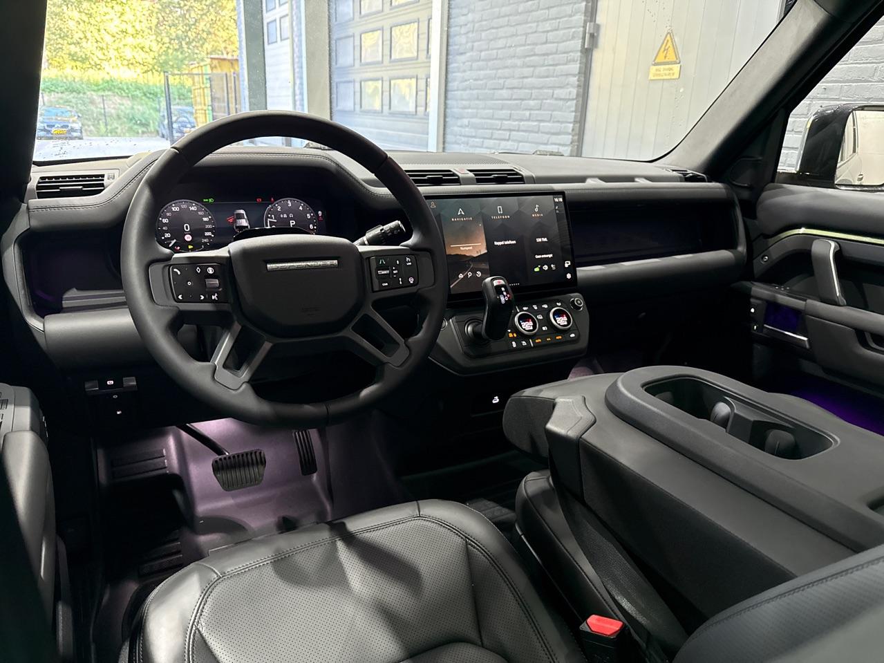 Land Rover Defender 2.0 P300e 110 X-Dynamic HSE | 6-Persoons | Meridian Surround | ClearSight | Head-Up | Massage+Ventilatie | 22 Inch