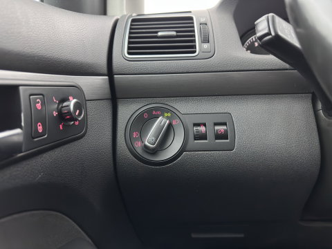 Volkswagen Touran 1.4 TSI Comfortline EcoFuel *XENON | NAVI-FULLMAP | COMFORT-SEATS | AIRCO | CRUISE | PRIVACY-GLASS | TOWBAR*