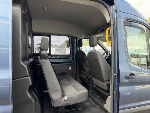 Ford Transit 350 2.0 TDCI 170pk L3H2 DC 5 persoons Trend / vaste prijs rijklaar € 25.950 ex btw / euro 6 / bpm vrij / lease vanaf € 424 / raptor grille / blauw metallic / trekhaak 2500 kg