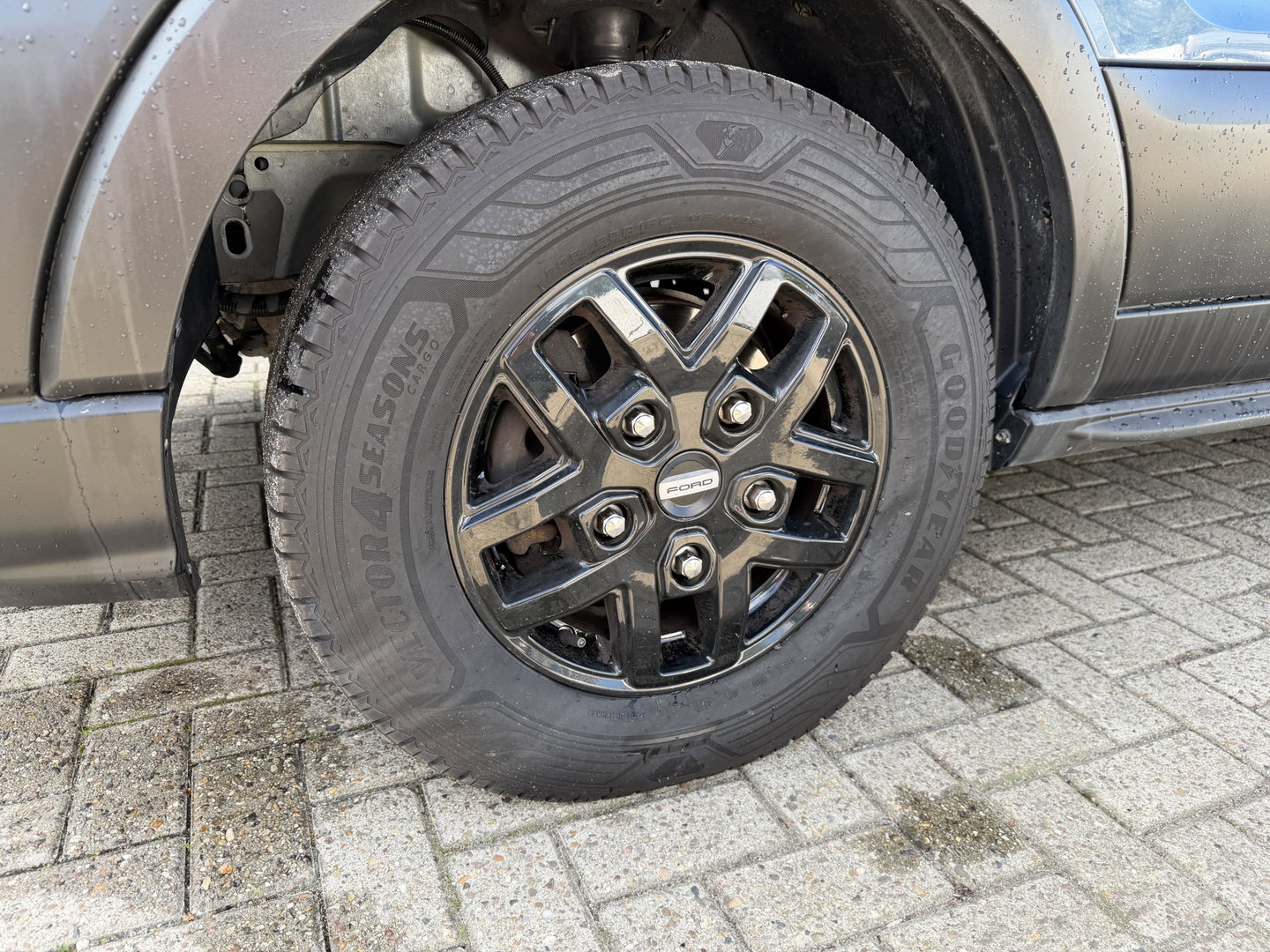 Ford Transit 350 2.0 TDCI 170pk L3H2 DC 5 persoons Trend / vaste prijs rijklaar € 25.950 ex btw / euro 6 / bpm vrij / lease vanaf € 424 / raptor grille / blauw metallic / trekhaak 2500 kg