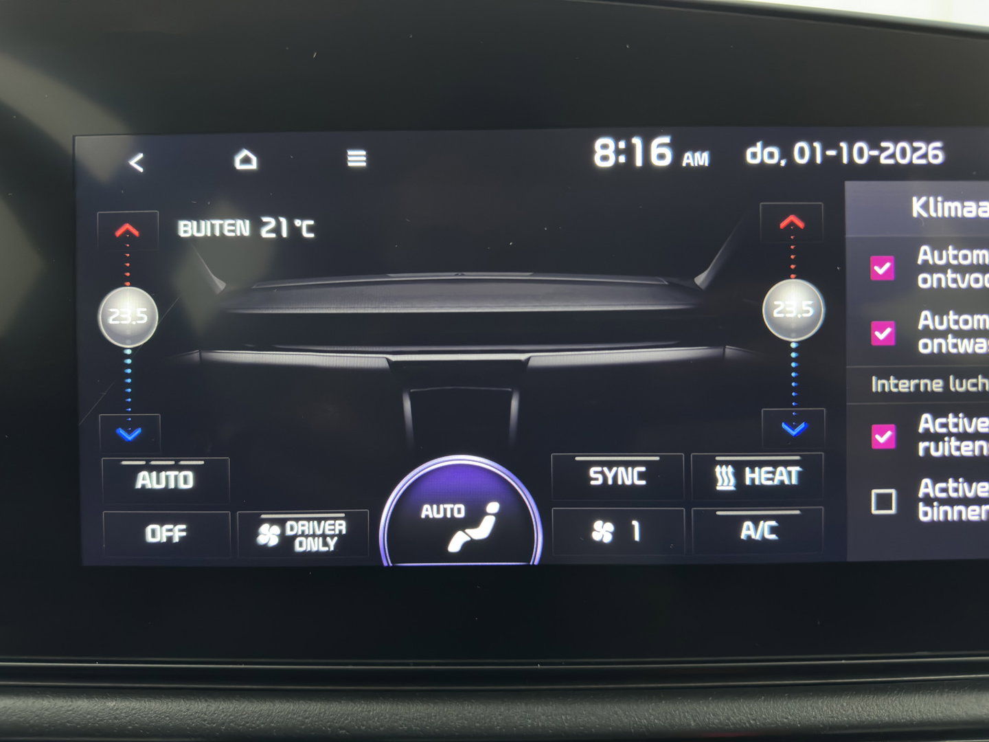 Kia Niro EV DynamicLine 64.8 kWh [3-Fase-11kW] {SoH-99%} (INCL-BTW) Aut. *LEATHER-FABRIC | ADAPTIVE-CRUISE | NAVI-FULLMAP | LANE-ASSIST | DIGI-COCKPIT | KEYLESS | CAMERA | DAB | COMFORTSEATS | SHIFTPADDLES | ECC | PDC | CARPLAY | 17''ALU*