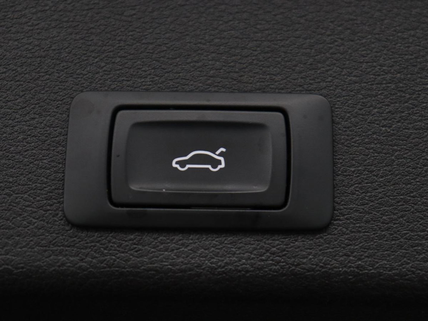 Audi A4 Avant 35 TFSI S edition Competition | S-Line | Stoelverwarming | LED | Camera | Navigatie |