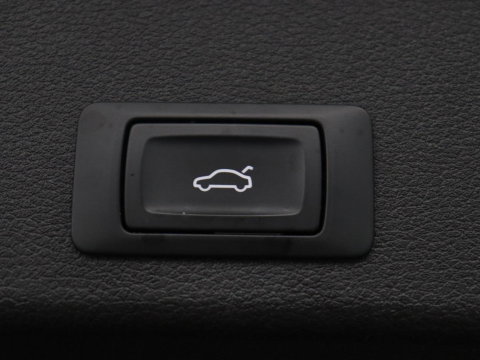 Audi A4 Avant 35 TFSI S edition Competition | S-Line | Stoelverwarming | LED | Camera | Navigatie |