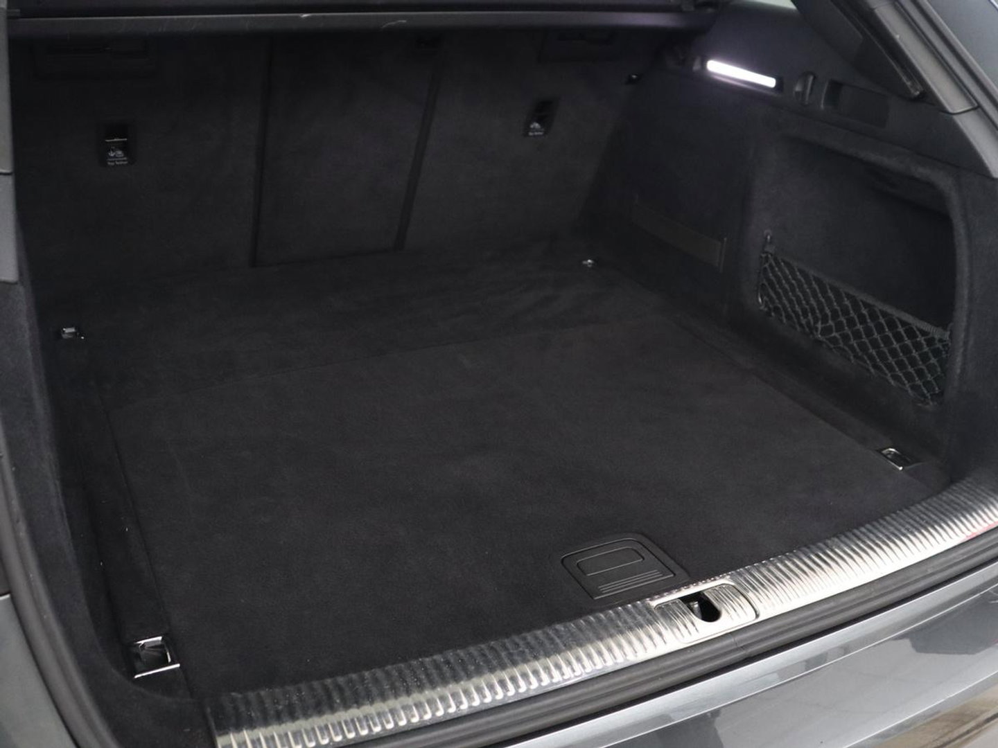 Audi A4 Avant 35 TFSI S edition Competition | S-Line | Stoelverwarming | LED | Camera | Navigatie |