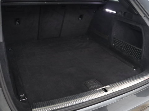 Audi A4 Avant 35 TFSI S edition Competition | S-Line | Stoelverwarming | LED | Camera | Navigatie |