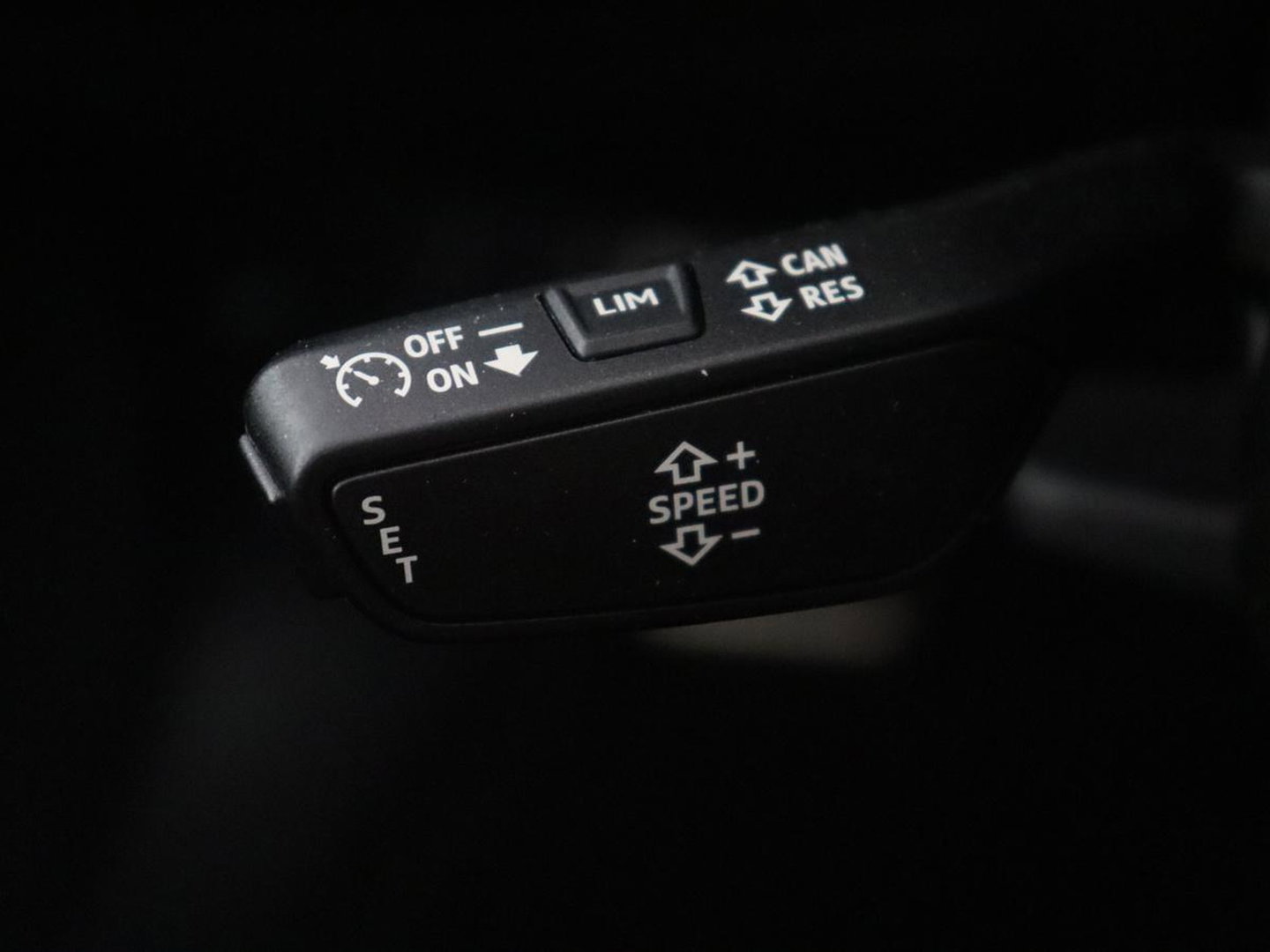 Audi A4 Avant 35 TFSI S edition Competition | S-Line | Stoelverwarming | LED | Camera | Navigatie |
