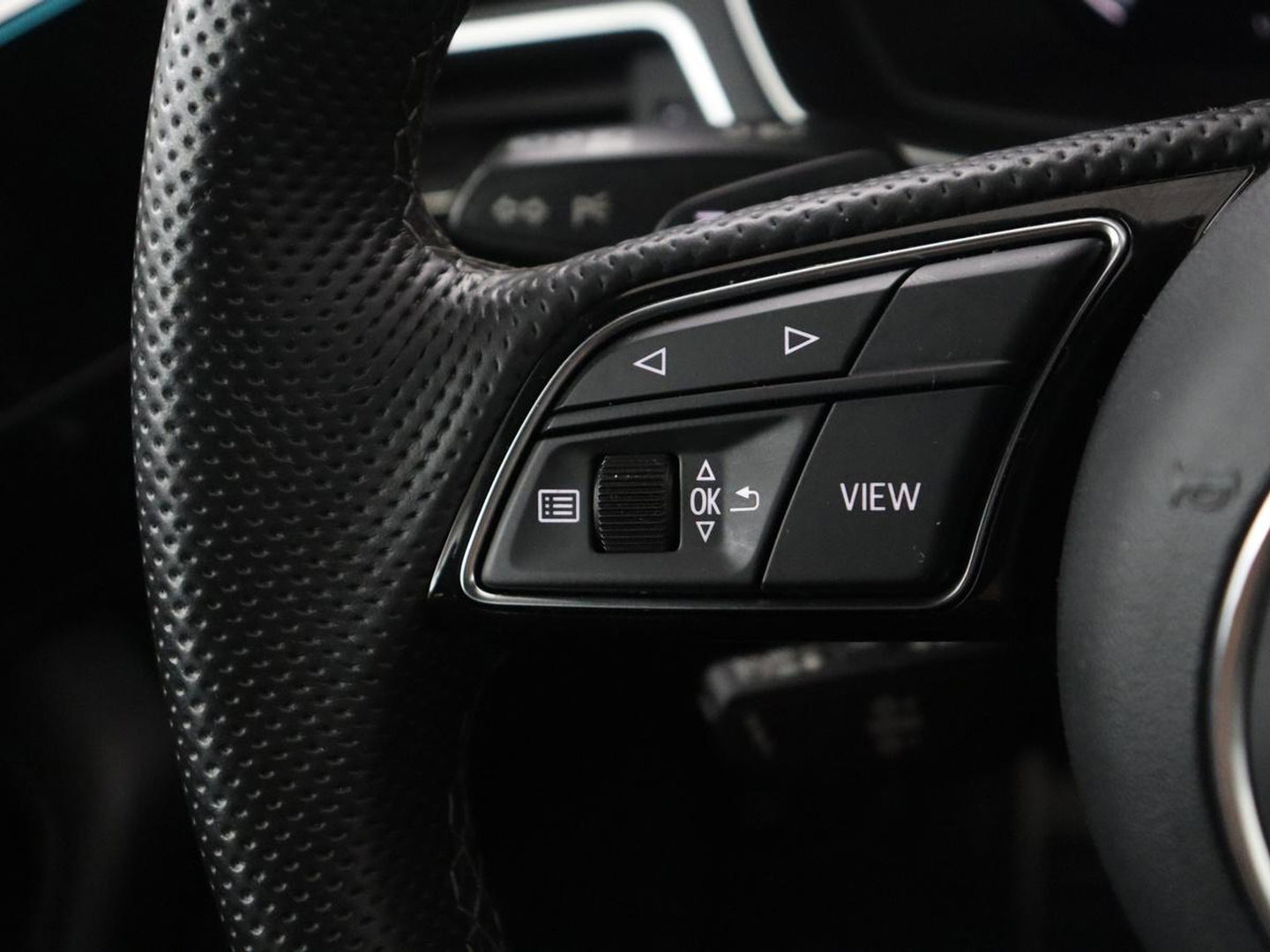 Audi A4 Avant 35 TFSI S edition Competition | S-Line | Stoelverwarming | LED | Camera | Navigatie |