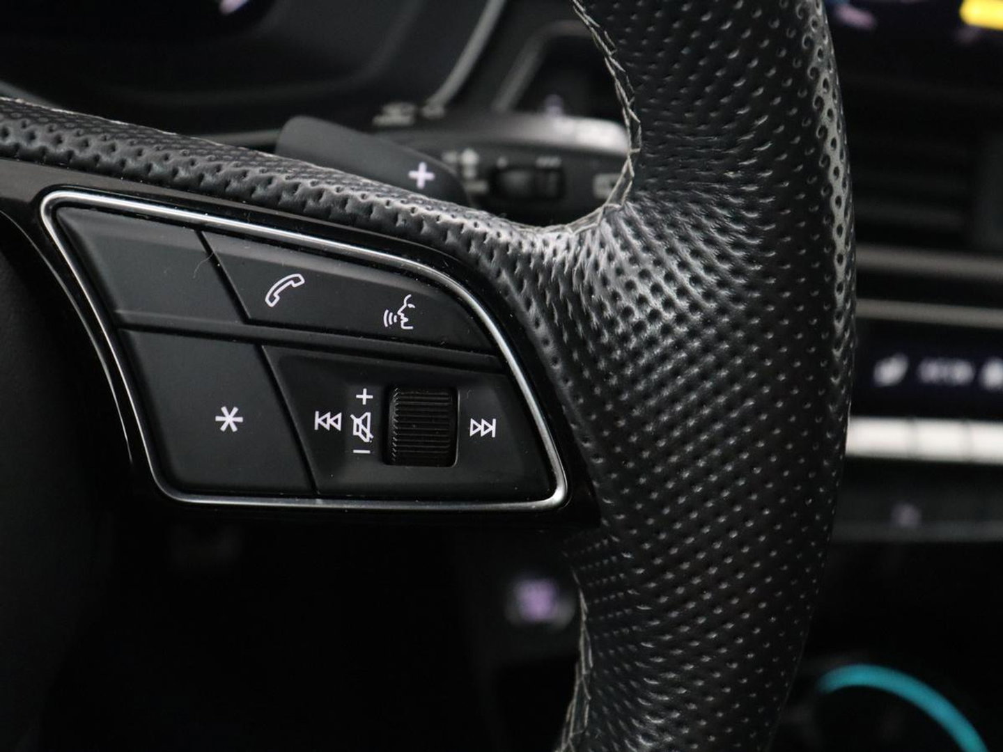 Audi A4 Avant 35 TFSI S edition Competition | S-Line | Stoelverwarming | LED | Camera | Navigatie |
