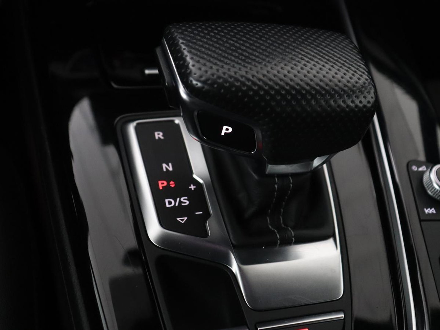 Audi A4 Avant 35 TFSI S edition Competition | S-Line | Stoelverwarming | LED | Camera | Navigatie |