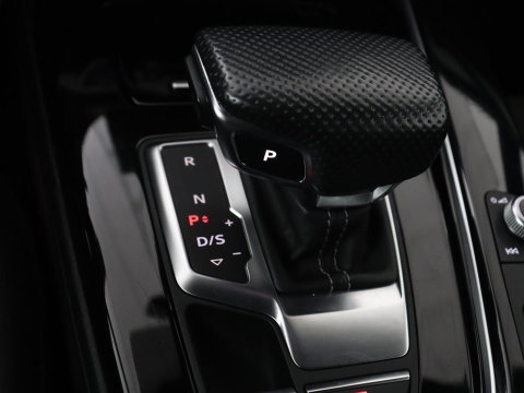Audi A4 Avant 35 TFSI S edition Competition | S-Line | Stoelverwarming | LED | Camera | Navigatie |