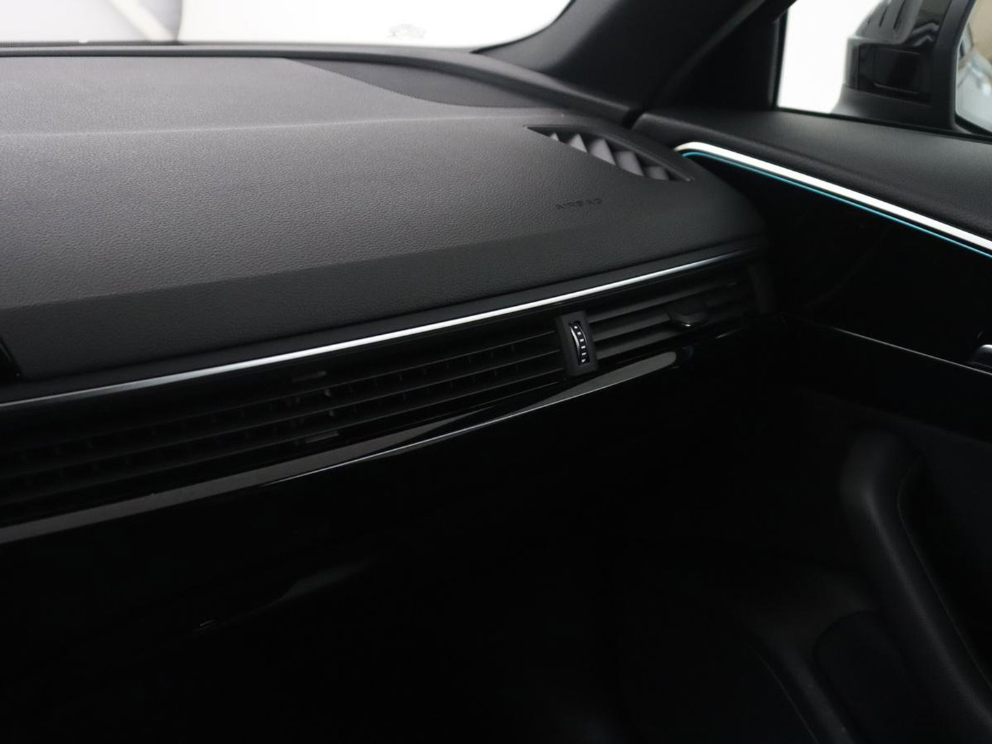 Audi A4 Avant 35 TFSI S edition Competition | S-Line | Stoelverwarming | LED | Camera | Navigatie |