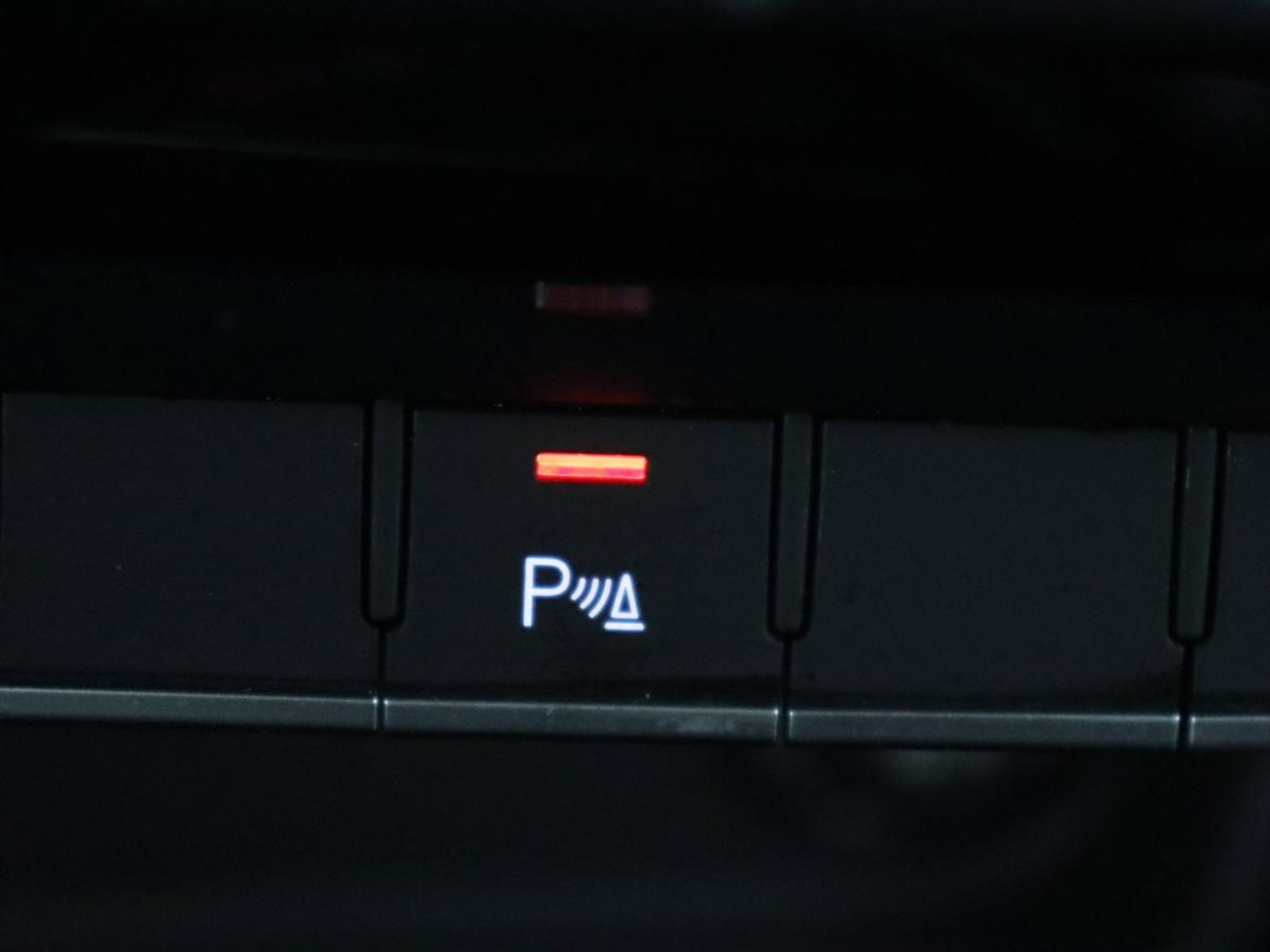 Audi A4 Avant 35 TFSI S edition Competition | S-Line | Stoelverwarming | LED | Camera | Navigatie |