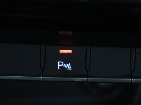 Audi A4 Avant 35 TFSI S edition Competition | S-Line | Stoelverwarming | LED | Camera | Navigatie |
