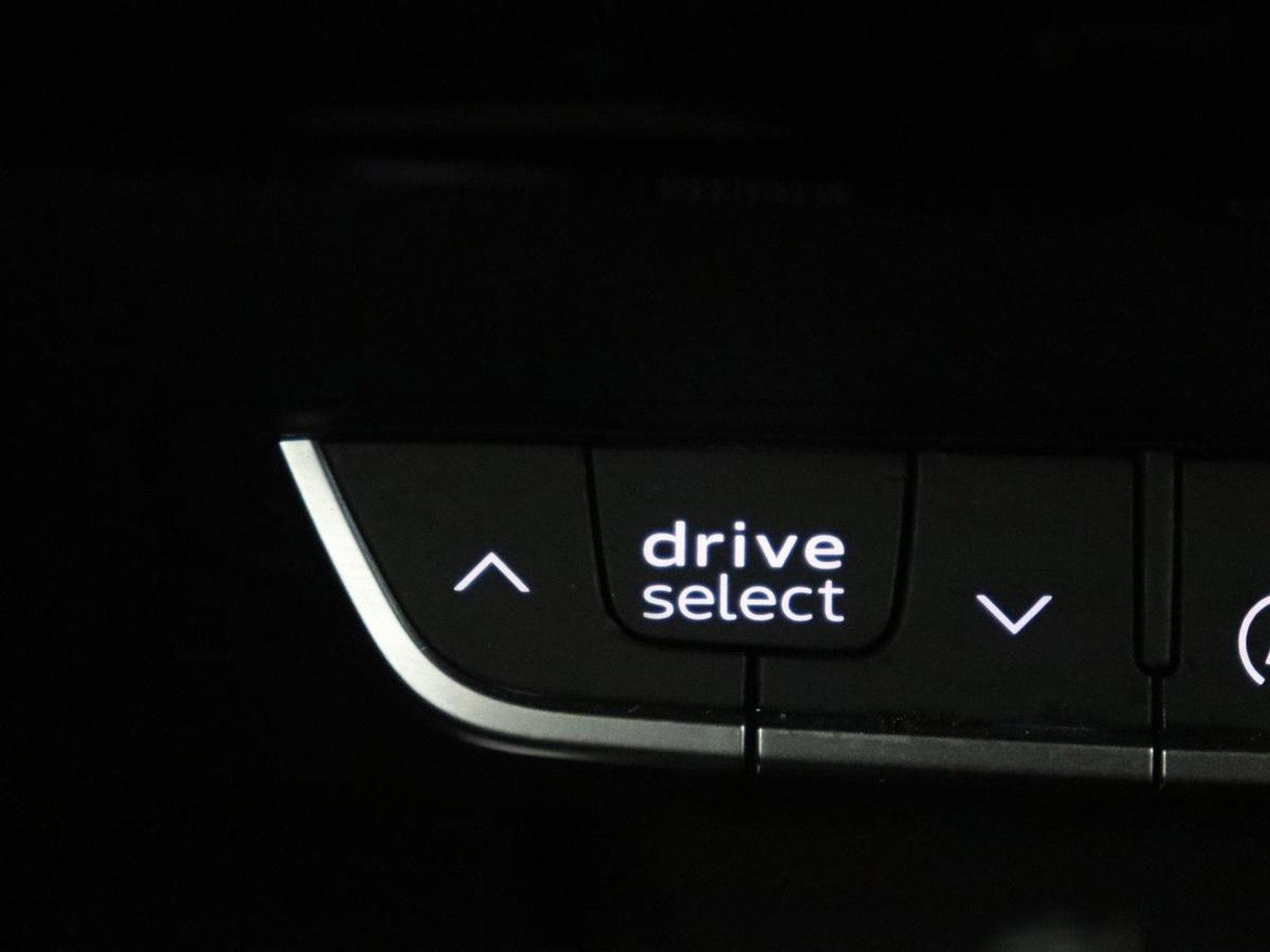 Audi A4 Avant 35 TFSI S edition Competition | S-Line | Stoelverwarming | LED | Camera | Navigatie |