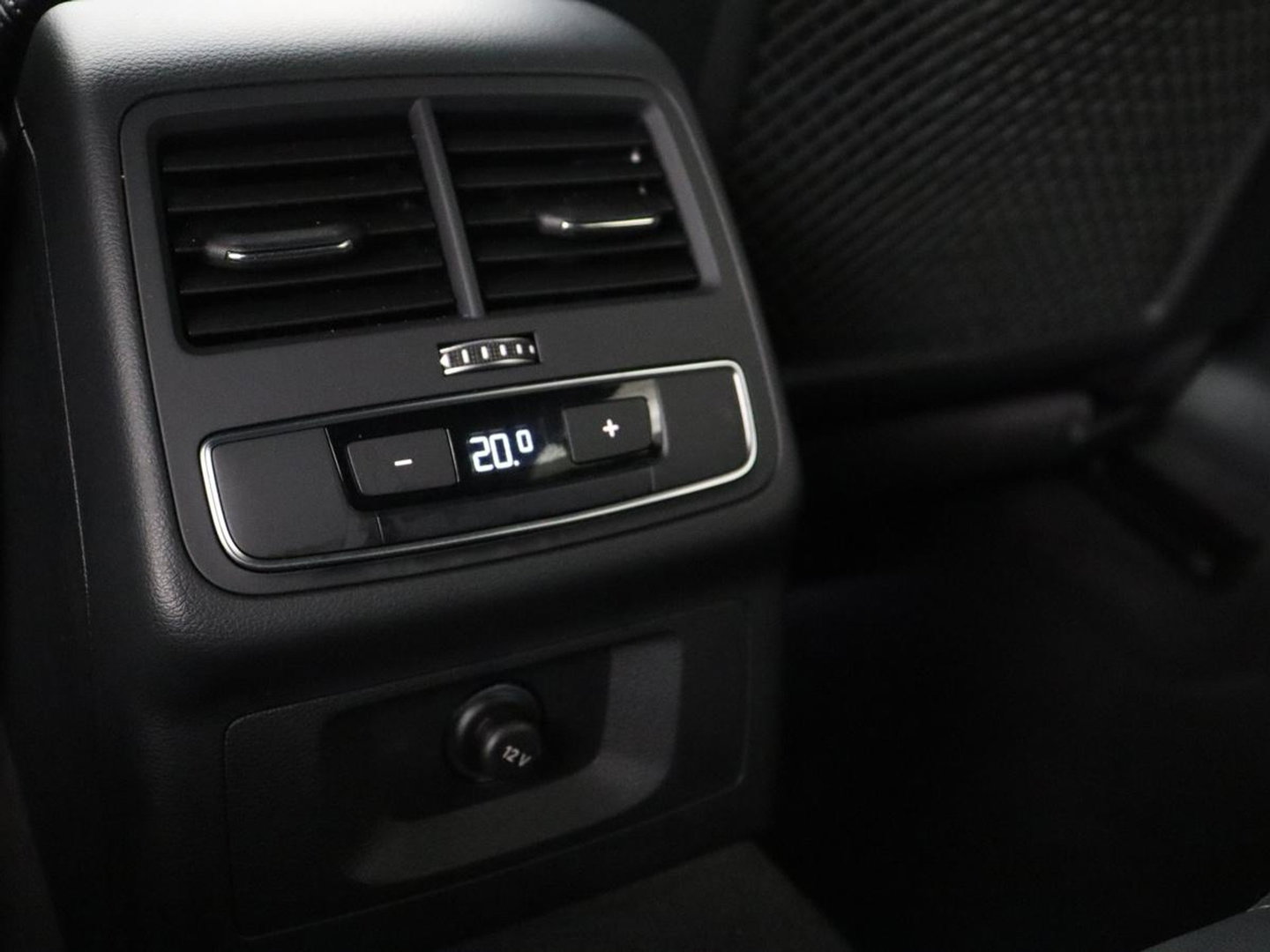 Audi A4 Avant 35 TFSI S edition Competition | S-Line | Stoelverwarming | LED | Camera | Navigatie |