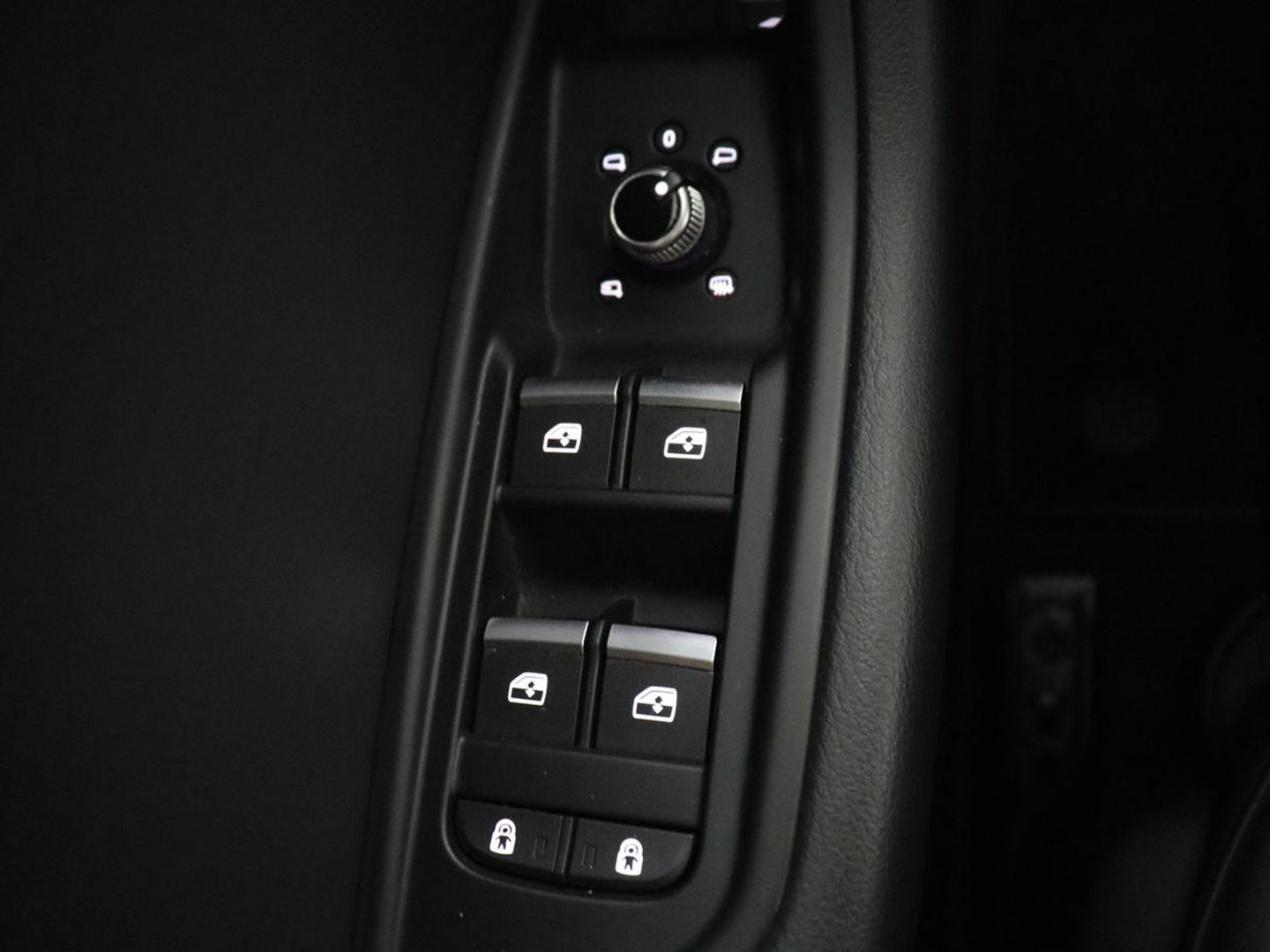 Audi A4 Avant 35 TFSI S edition Competition | S-Line | Stoelverwarming | LED | Camera | Navigatie |