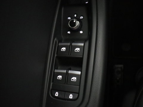 Audi A4 Avant 35 TFSI S edition Competition | S-Line | Stoelverwarming | LED | Camera | Navigatie |