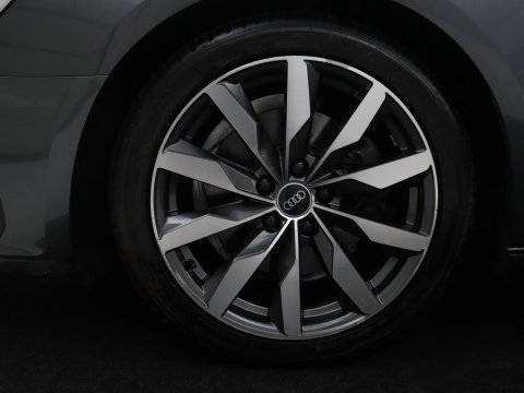 Audi A4 Avant 35 TFSI S edition Competition | S-Line | Stoelverwarming | LED | Camera | Navigatie |