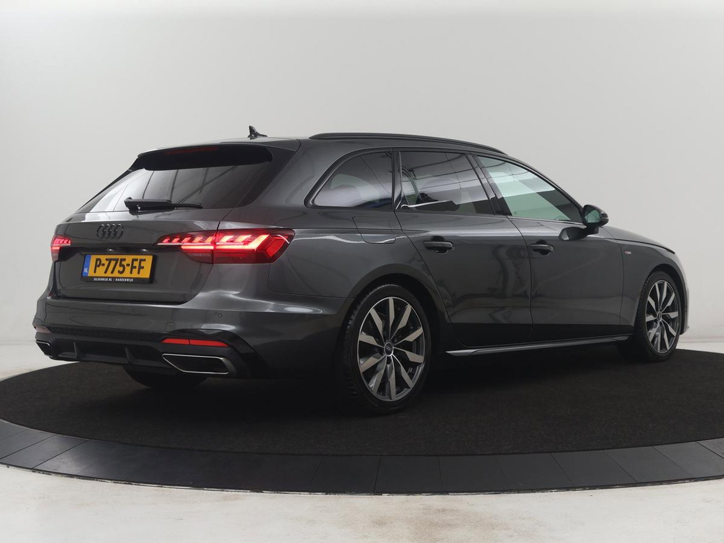 Audi A4 Avant 35 TFSI S edition Competition | S-Line | Stoelverwarming | LED | Camera | Navigatie |