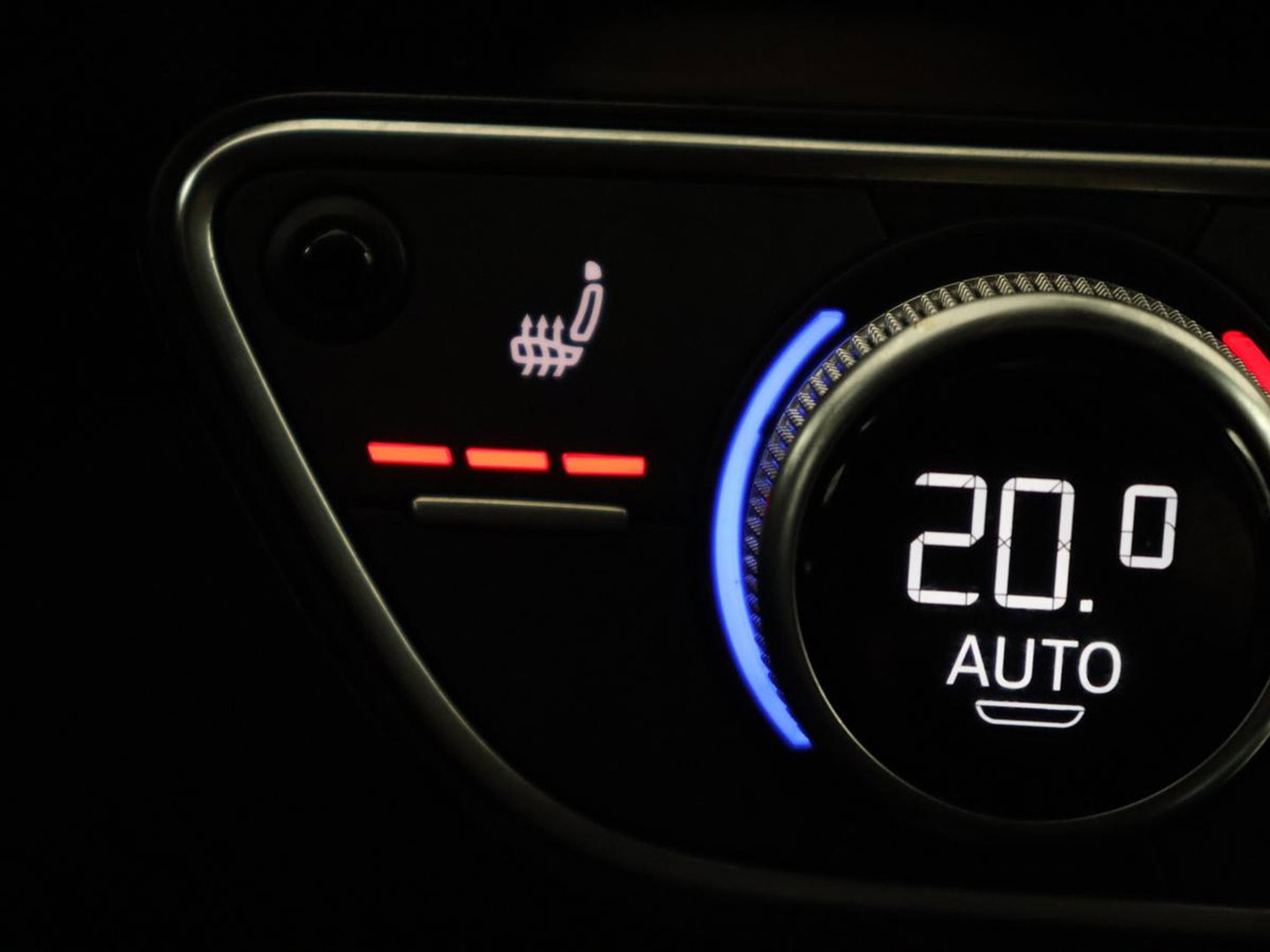 Audi A4 Avant 35 TFSI S edition Competition | S-Line | Stoelverwarming | LED | Camera | Navigatie |