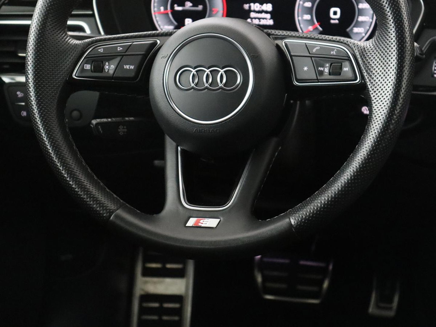 Audi A4 Avant 35 TFSI S edition Competition | S-Line | Stoelverwarming | LED | Camera | Navigatie |