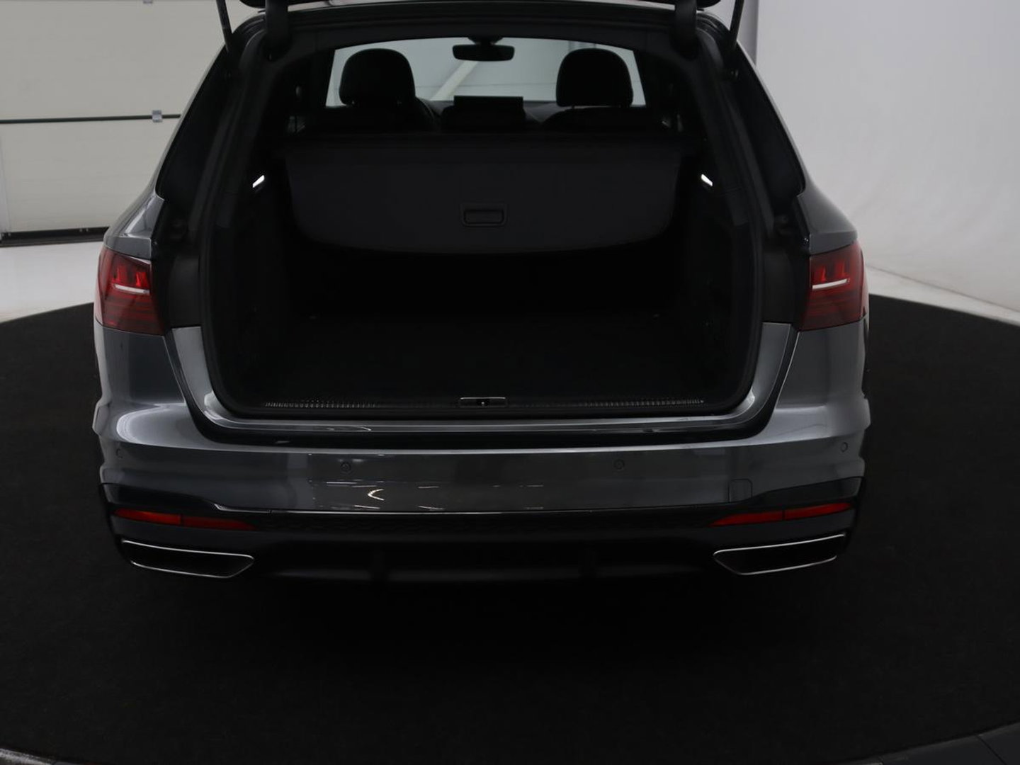 Audi A4 Avant 35 TFSI S edition Competition | S-Line | Stoelverwarming | LED | Camera | Navigatie |