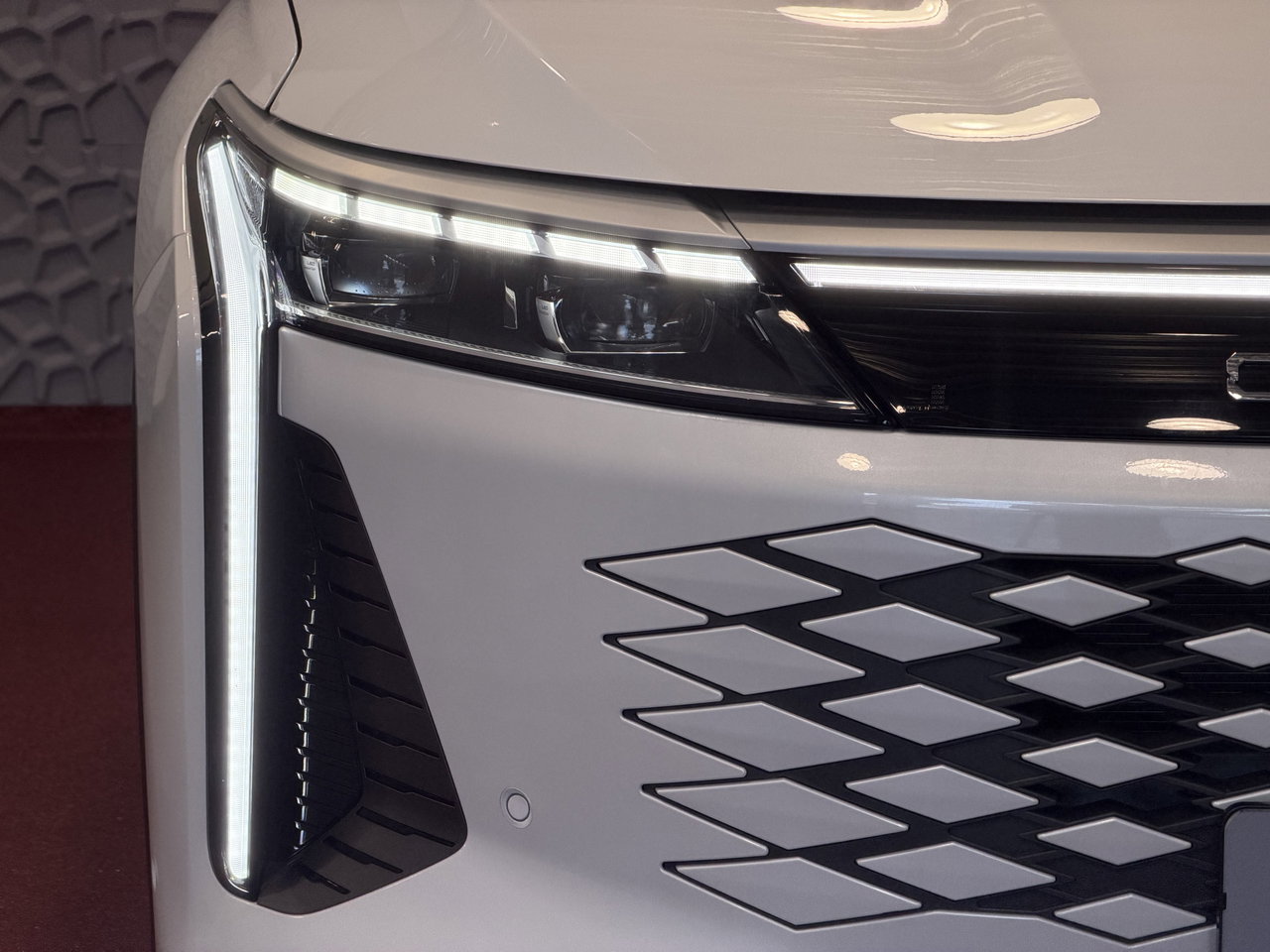 Omoda 9