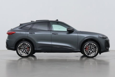 Audi Q5 Sportback S edition Competition Quattro | Passenger Display | B&O | Luchtvering | Panoramadak | Trekhaak | 360° Camera | 21 Inch | ACC