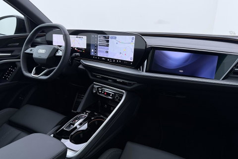 Audi Q5 Sportback S edition Competition Quattro | Passenger Display | B&O | Luchtvering | Panoramadak | Trekhaak | 360° Camera | 21 Inch | ACC