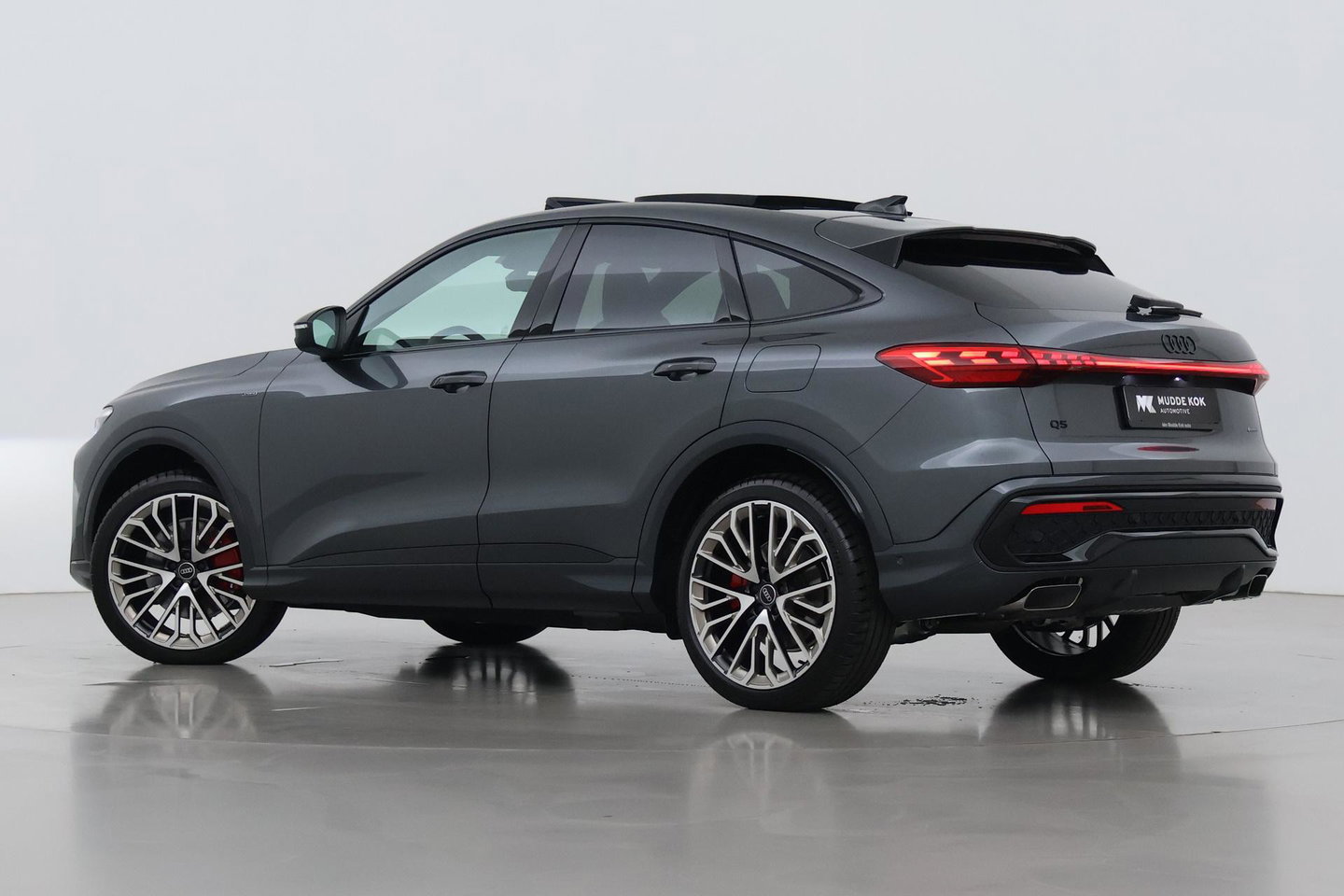 Audi Q5 Sportback S edition Competition Quattro | Passenger Display | B&O | Luchtvering | Panoramadak | Trekhaak | 360° Camera | 21 Inch | ACC