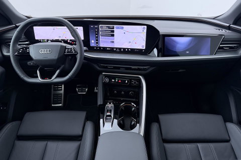 Audi Q5 Sportback S edition Competition Quattro | Passenger Display | B&O | Luchtvering | Panoramadak | Trekhaak | 360° Camera | 21 Inch | ACC