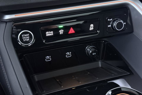 Audi Q5 Sportback S edition Competition Quattro | Passenger Display | B&O | Luchtvering | Panoramadak | Trekhaak | 360° Camera | 21 Inch | ACC