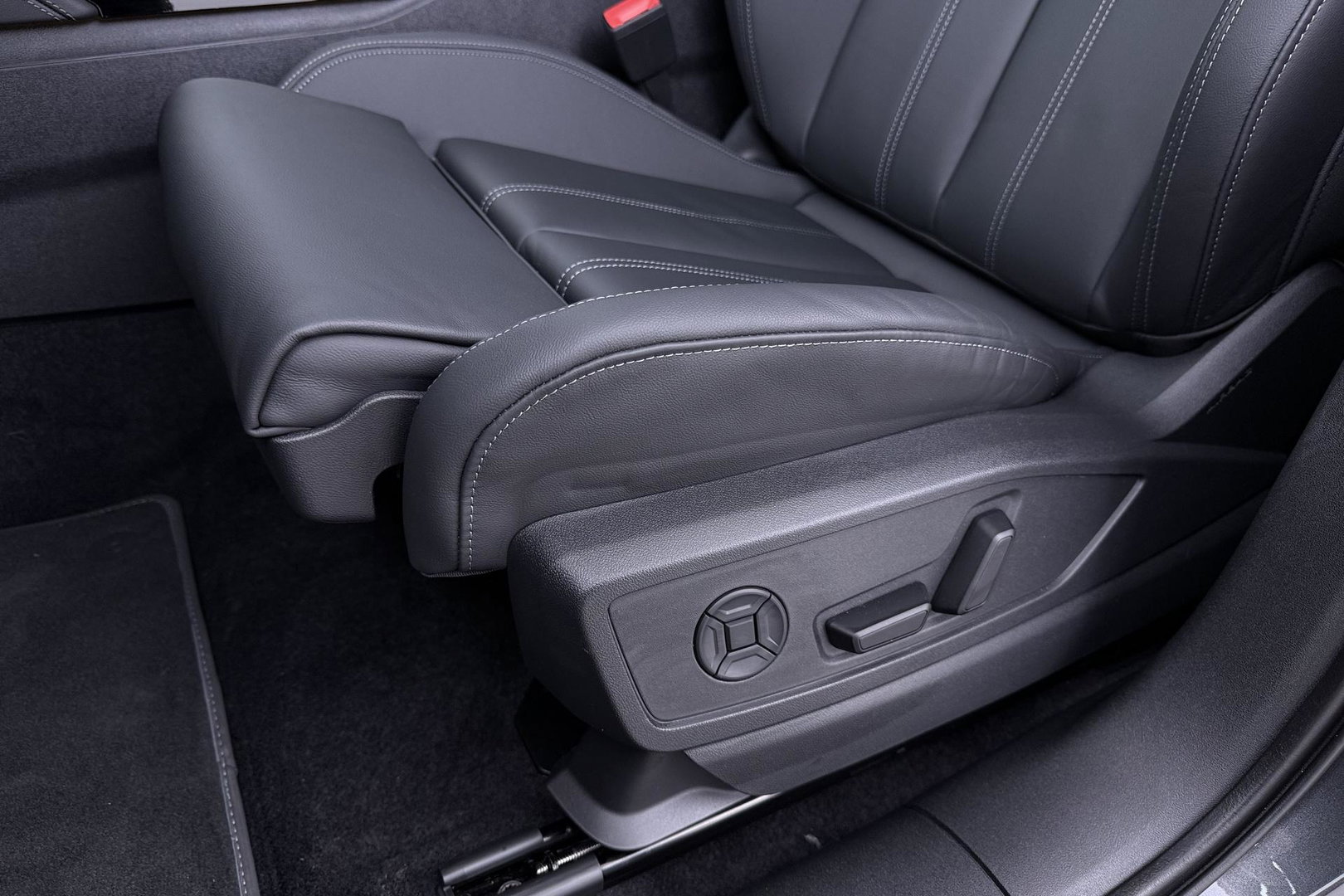 Audi Q5 Sportback S edition Competition Quattro | Passenger Display | B&O | Luchtvering | Panoramadak | Trekhaak | 360° Camera | 21 Inch | ACC