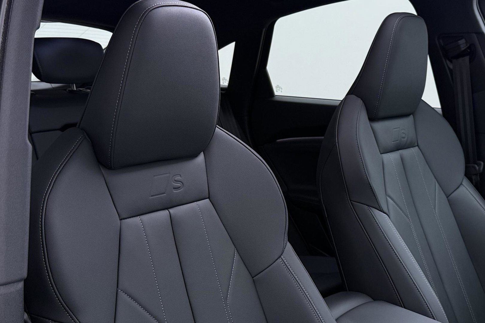 Audi Q5 Sportback S edition Competition Quattro | Passenger Display | B&O | Luchtvering | Panoramadak | Trekhaak | 360° Camera | 21 Inch | ACC
