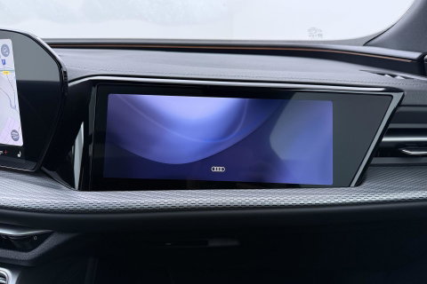 Audi Q5 Sportback S edition Competition Quattro | Passenger Display | B&O | Luchtvering | Panoramadak | Trekhaak | 360° Camera | 21 Inch | ACC
