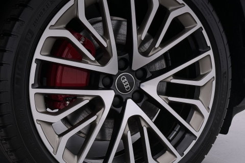 Audi Q5 Sportback S edition Competition Quattro | Passenger Display | B&O | Luchtvering | Panoramadak | Trekhaak | 360° Camera | 21 Inch | ACC