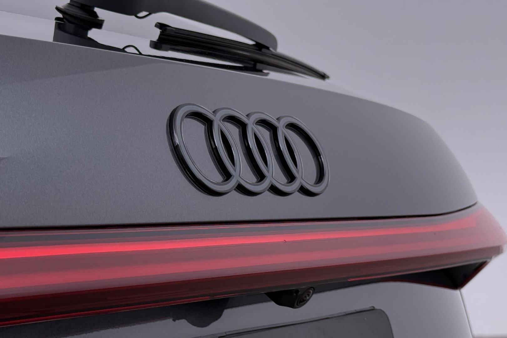 Audi Q5 Sportback S edition Competition Quattro | Passenger Display | B&O | Luchtvering | Panoramadak | Trekhaak | 360° Camera | 21 Inch | ACC