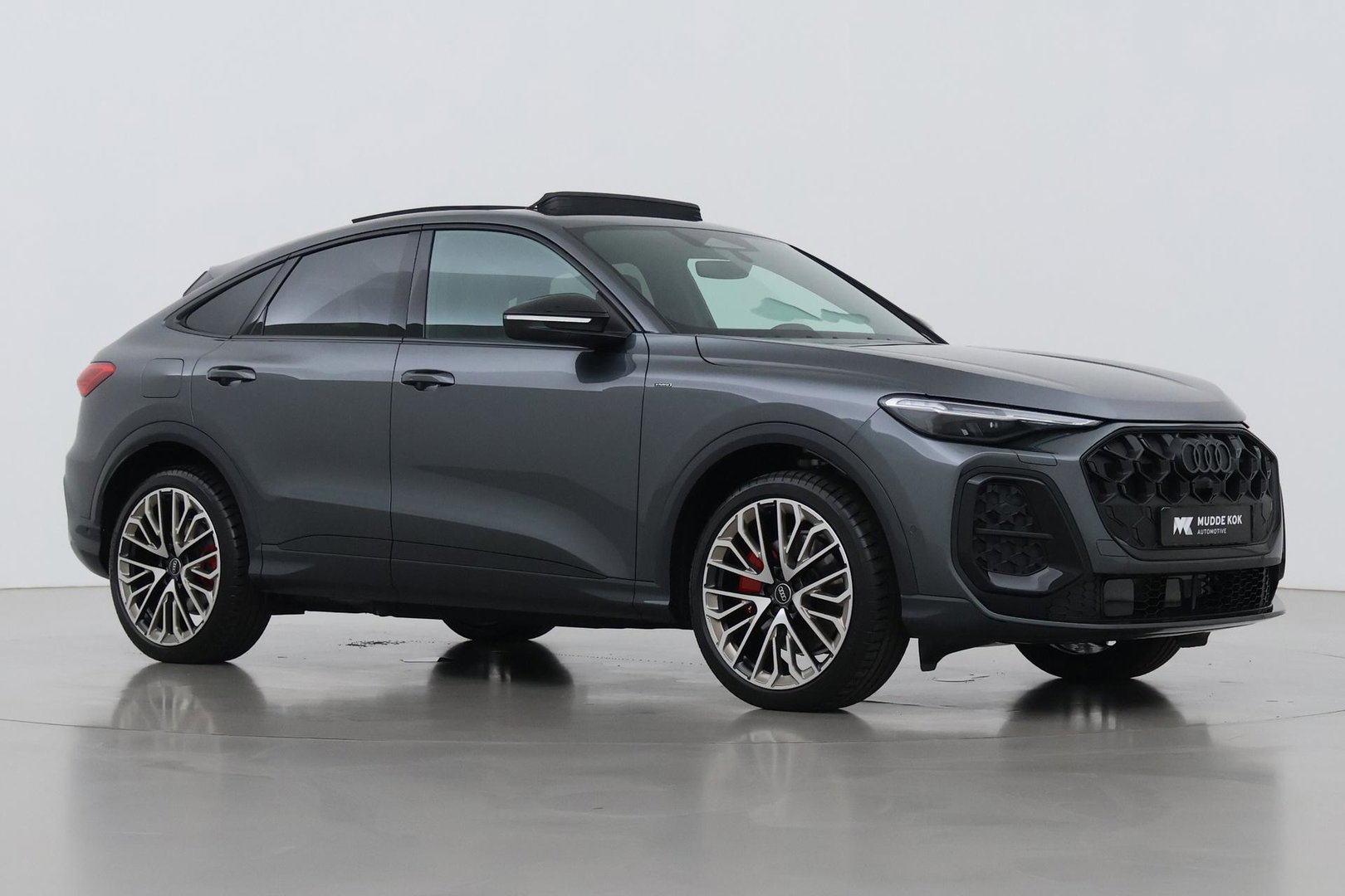Audi Q5 Sportback S edition Competition Quattro | Passenger Display | B&O | Luchtvering | Panoramadak | Trekhaak | 360° Camera | 21 Inch | ACC
