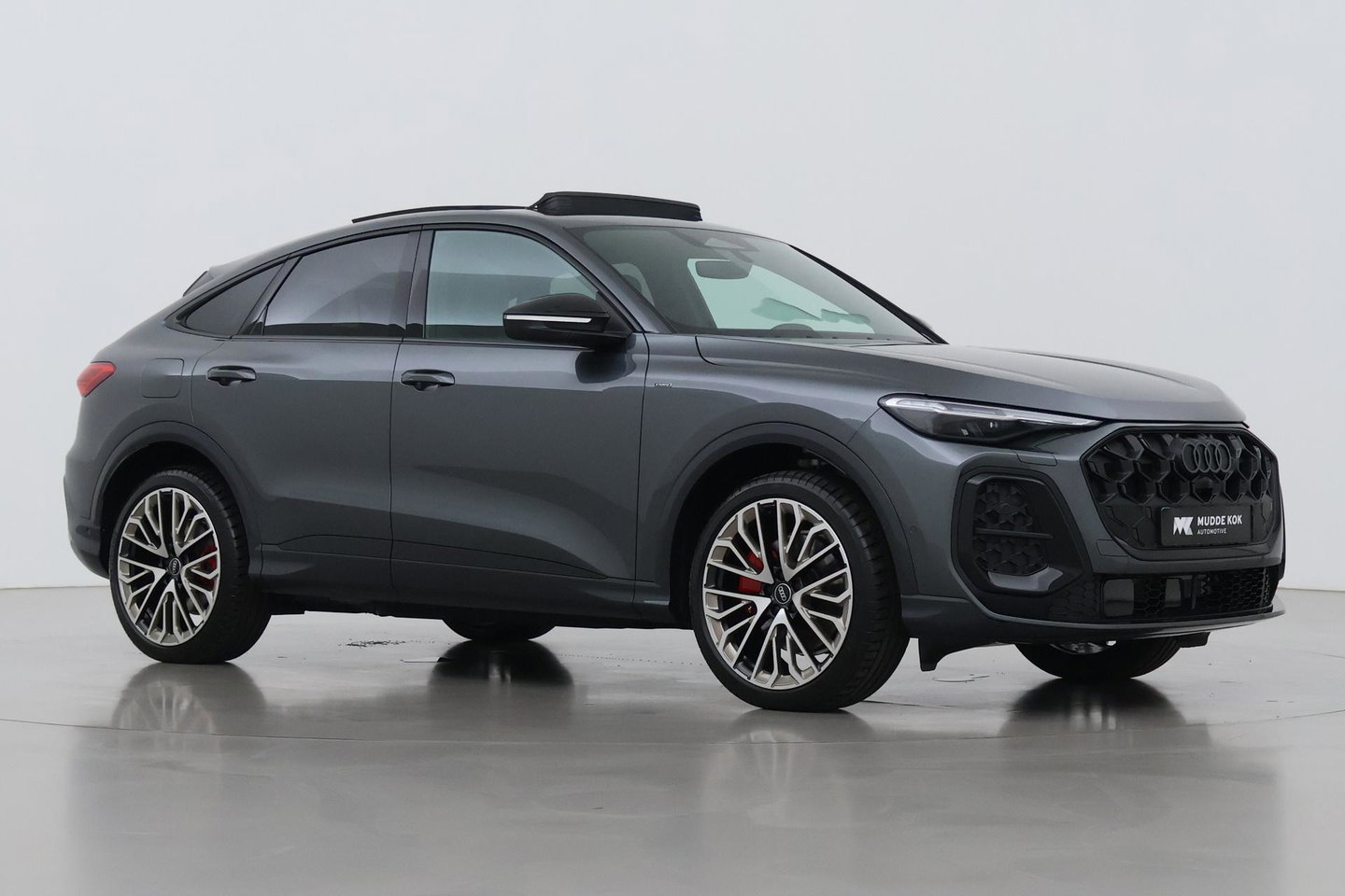 Audi Q5 Sportback S edition Competition Quattro | Passenger Display | B&O | Luchtvering | Panoramadak | Trekhaak | 360° Camera | 21 Inch | ACC