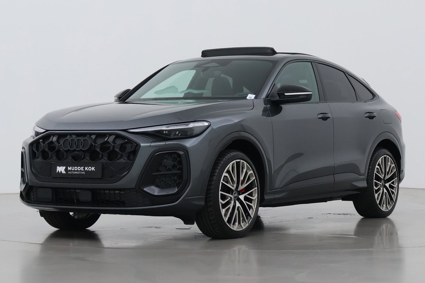 Audi Q5 Sportback S edition Competition Quattro | Passenger Display | B&O | Luchtvering | Panoramadak | Trekhaak | 360° Camera | 21 Inch | ACC