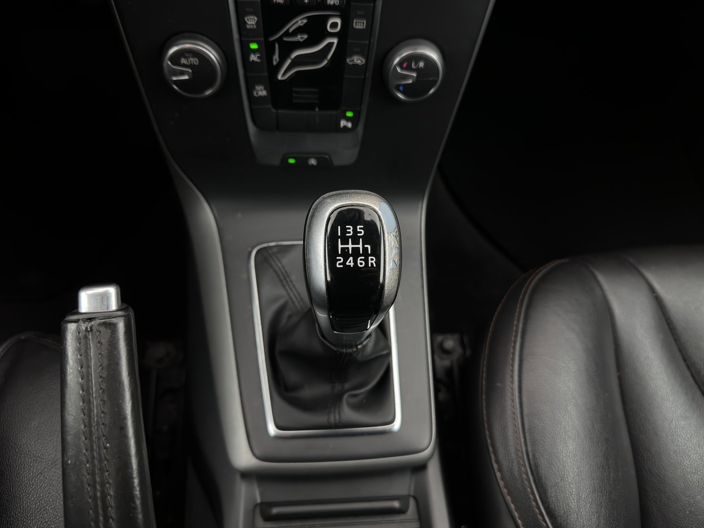 Volvo V40 Cross Country 2.0 D2 Momentum *NAVI-FULLMAP | COMFORT-SEATS | ECC | PDC | CRUISE | 16''ALU*