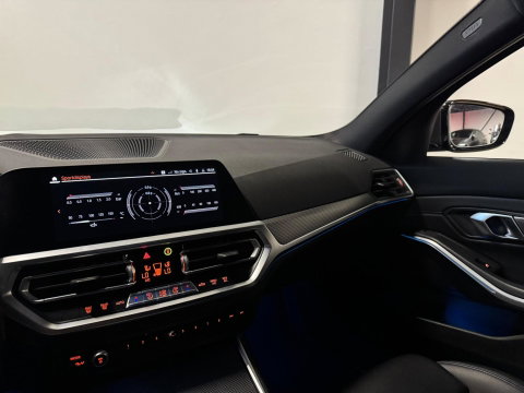 BMW 3 Serie Touring 320e xDrive M-pakket PANO KEYLESS CAM