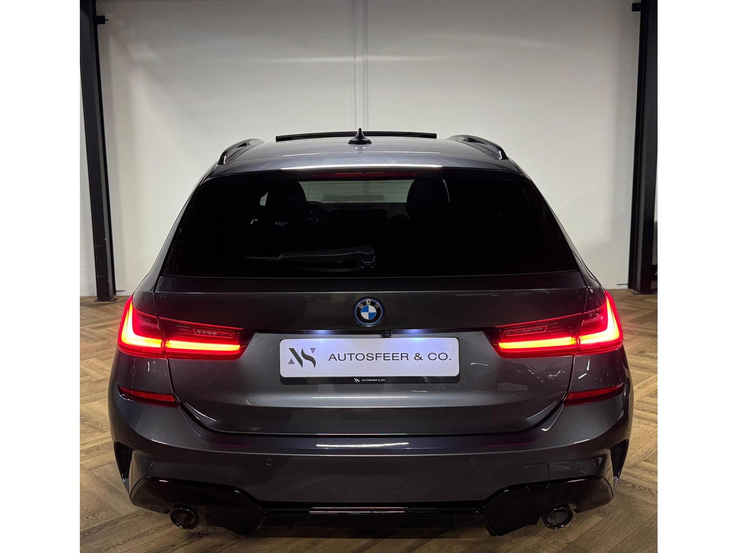 BMW 3 Serie Touring 320e xDrive M-pakket PANO KEYLESS CAM