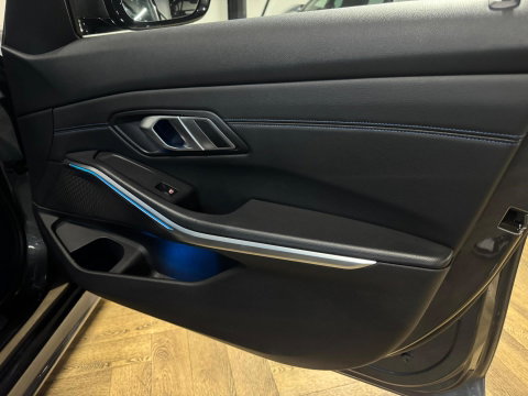 BMW 3 Serie Touring 320e xDrive M-pakket PANO KEYLESS CAM