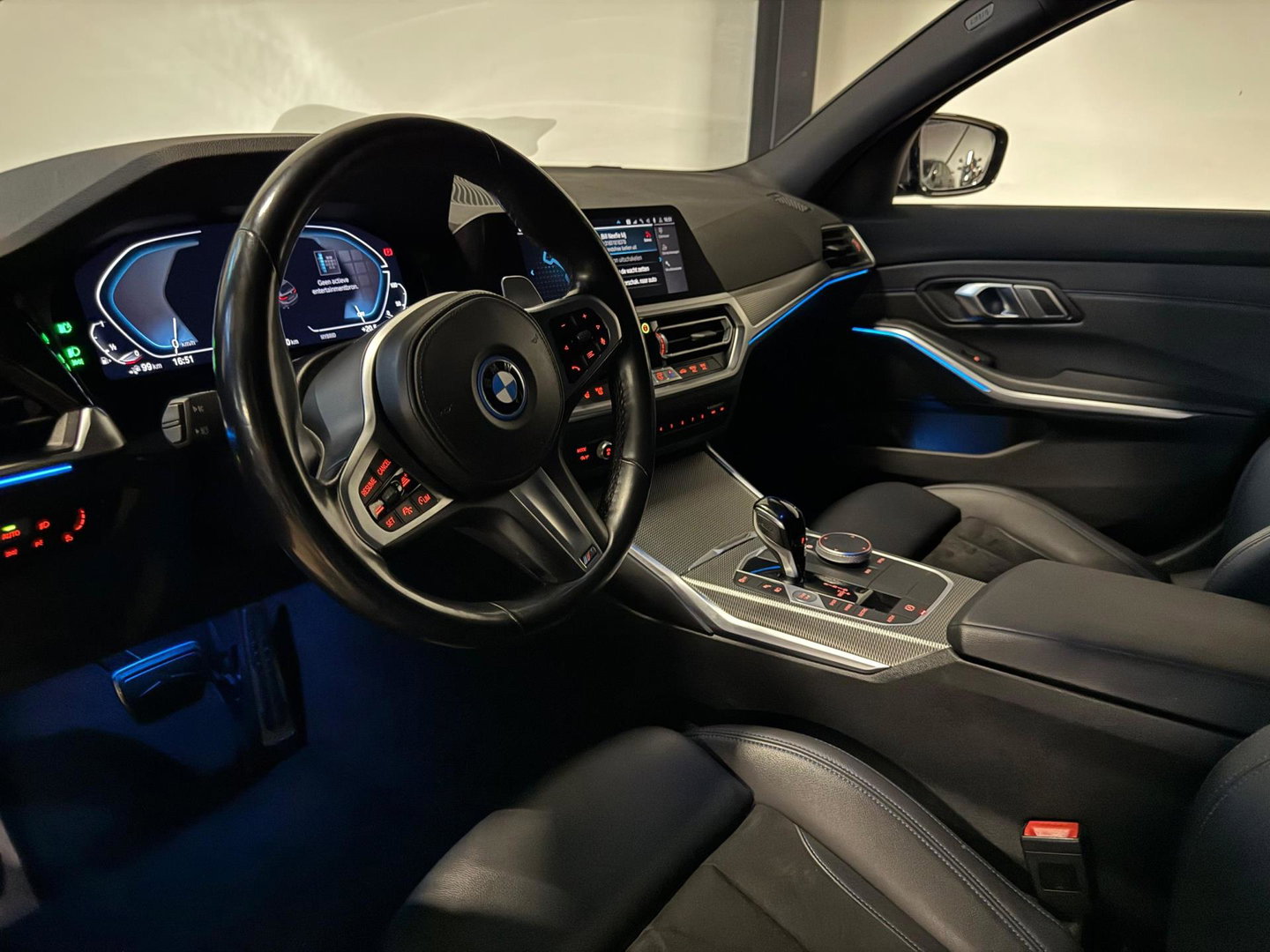 BMW 3 Serie Touring 320e xDrive M-pakket PANO KEYLESS CAM