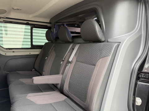 Fiat Talento 2.0 MultiJet automaat L2H1 SX DC 5 persoons / vaste prijs rijklaar € 19.950 ex btw / lease vanaf € 336 / zwart metallic / dubbele schuifdeur / trekhaak / airco / navi / camera !