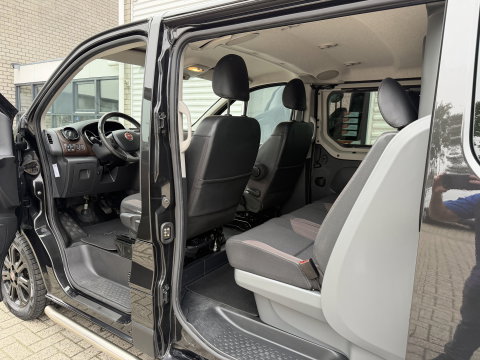 Fiat Talento 2.0 MultiJet automaat L2H1 SX DC 5 persoons / vaste prijs rijklaar € 19.950 ex btw / lease vanaf € 336 / zwart metallic / dubbele schuifdeur / trekhaak / airco / navi / camera !